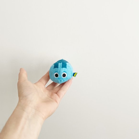✨ NWOT Finding Nemo Dory Tsum Tsum | Disney - Picture 1 of 5